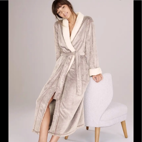 Natori Other - NATORI plush two tone 52” Robe- faux fur Medium
